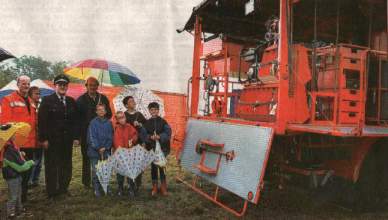 199809095_2.jpg (15249 Byte)